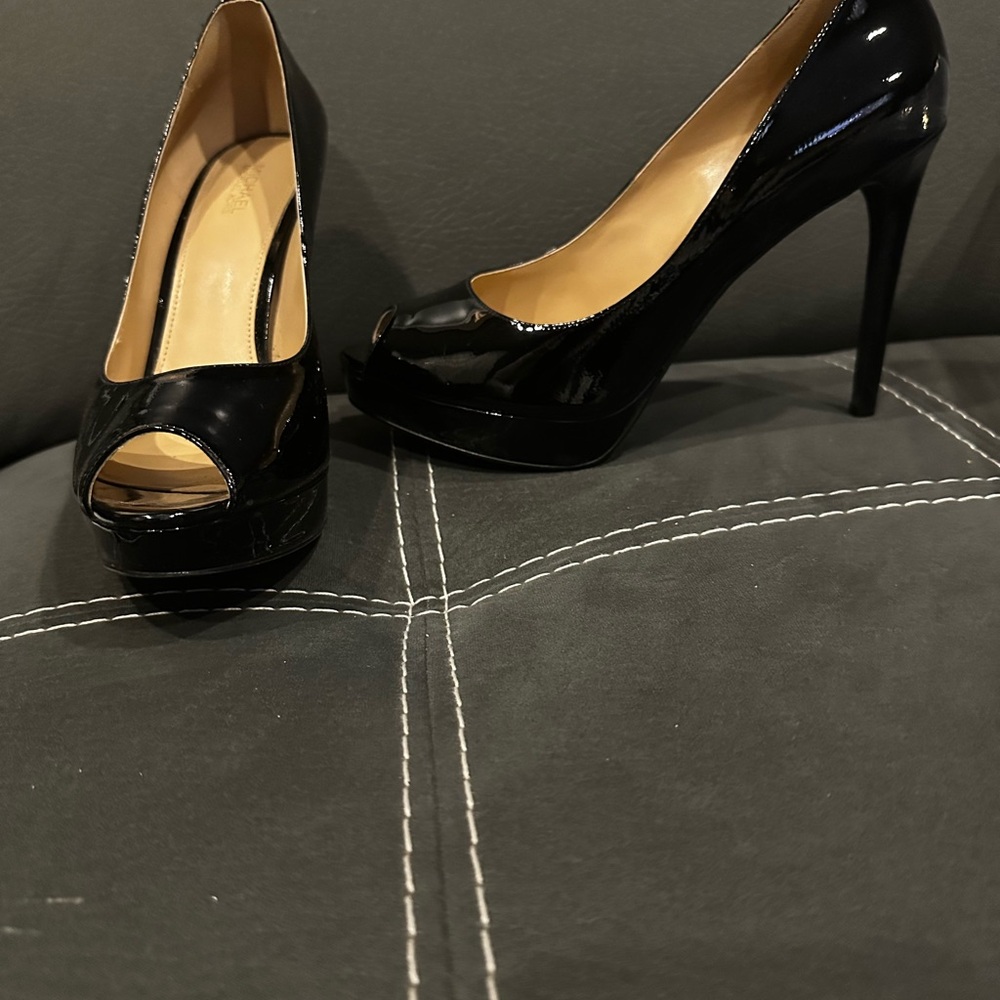 Black patent Michael Kors pumps size 8.5 US. 4.25 inch with platform. See pics.